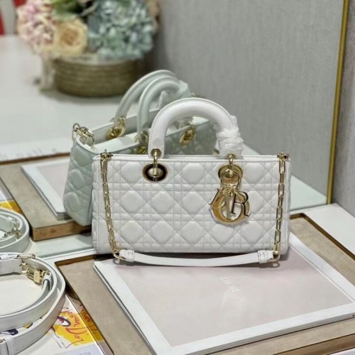 MITTLERE LADY DIOR TASCHE Cannage Lammleder C2820 weiß