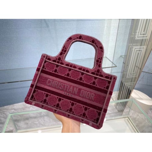 MINI DIOR BOOK TOTE Samt mit Cannage-Stickerei in Burgunderrot S5475Z