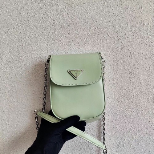 Prada Mini-Tasche aus gebürstetem Leder 1BH185 hellgrün