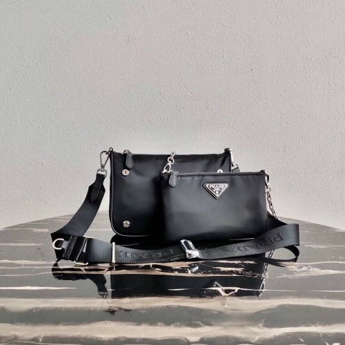 Prada Kleine Tasche aus gebürstetem Leder 2BH168 schwarz