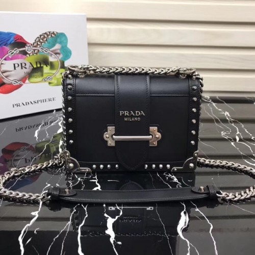 Prada Cahier nietenbesetzte Ledertasche 1BD045-1 schwarz