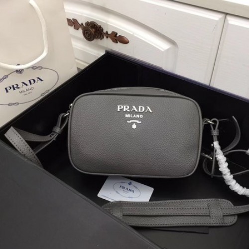 Prada Schultertasche aus Kalbsleder 1841 grau