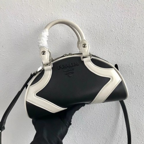 Prada Tote aus Kalbsleder 1BD071 schwarz-weiß