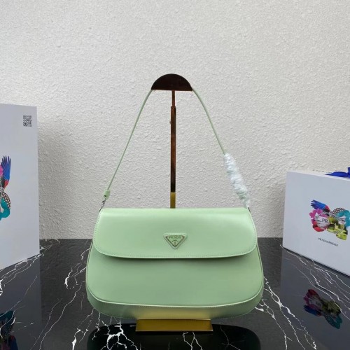 Prada Cleo Schultertasche aus gebürstetem Leder mit Überschlag 1BH276 grün