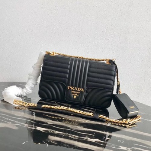 Prada Diagramme mittelgroße Ledertasche 1BD108 schwarz