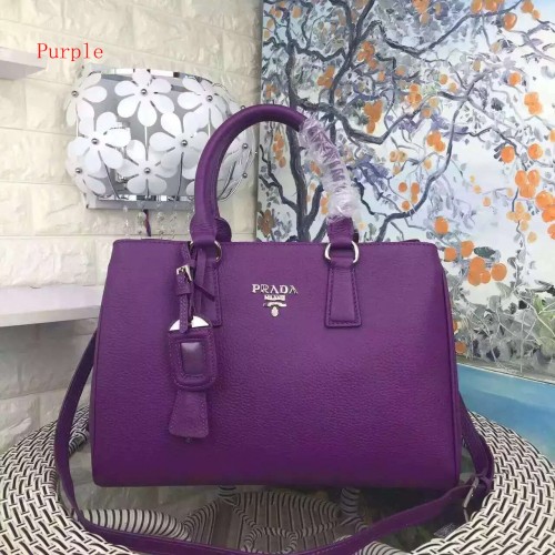 Prada Tasche aus genarbtem Leder BL2970