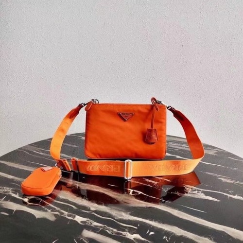 Prada Nylon Re-Edition 2000 Umhängetasche 1BH046 orange