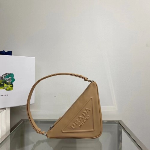 Prada Gepolsterte Handtasche aus Nappaleder 1BE003 Kekse