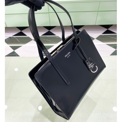 Prada Re-Edition 1995 kleine Umhängetasche aus gebürstetem Leder 1BA357 schwarz