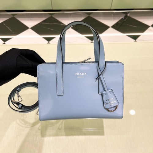Prada Re-Edition 1995 Kleine Schultertasche aus gebürstetem Leder 1BA357 Hellblau