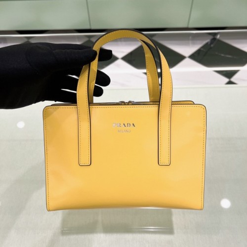 Prada Re-Edition 1995 Kleine Umhängetasche aus gebürstetem Leder 1BA357 Gelb