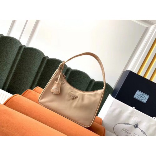 Prada Re-Edition 2000 Nylon-Minitasche 1NE515 apricot