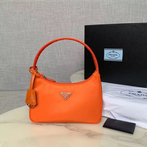 Prada Re-Edition 2000 Nylon-Minitasche 1NE515 orange
