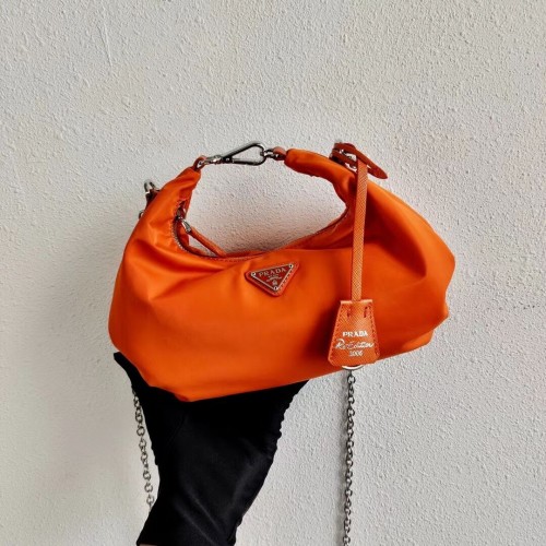 Prada Re-Edition 2005 Nylon Umhängetasche 1BH172 orange