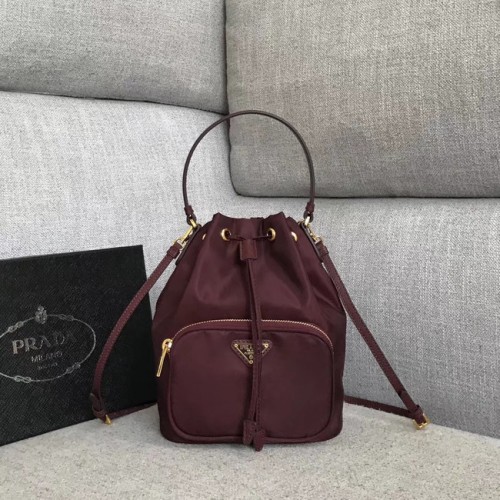 Prada Re-Edition Nylon Tragetasche 81166 Burgund