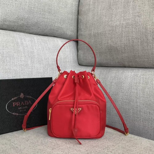 Prada Re-Edition Nylon Tragetasche 81166 rot