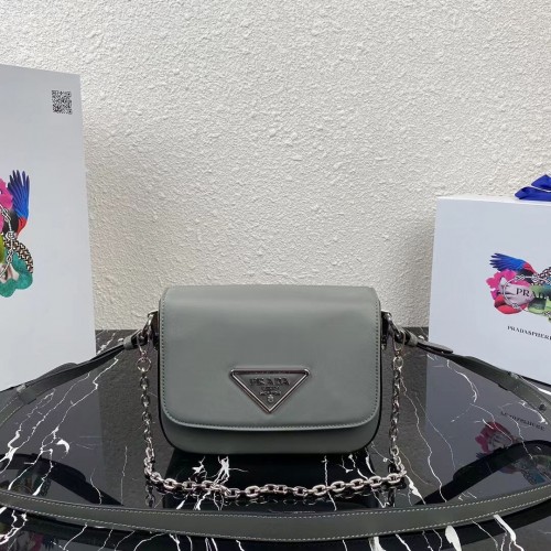 Prada Kleine Schultertasche aus gebürstetem Leder 1BA263 grau