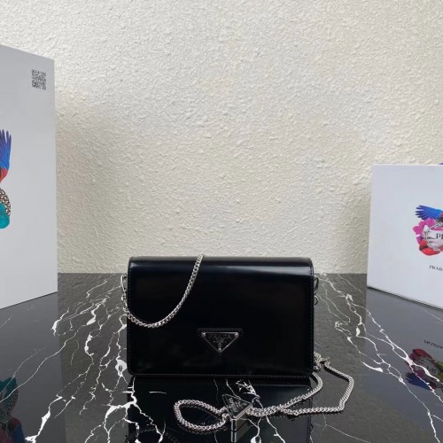 Prada Kleine Schultertasche aus gebürstetem Leder 1BH307 schwarz