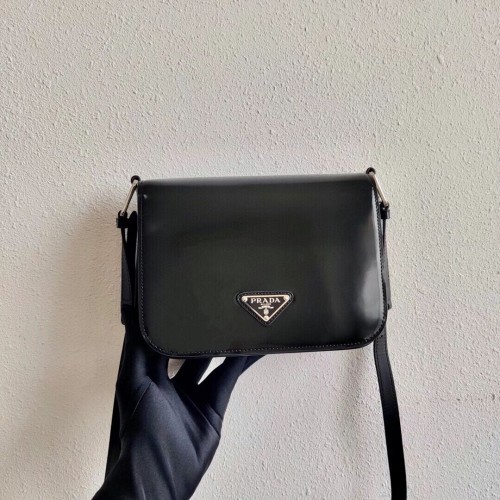 Prada Kleine Schultertasche aus gebürstetem Leder 1BH308 schwarz