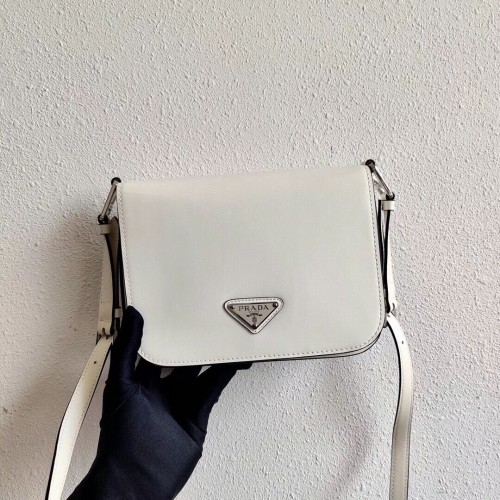 Prada Kleine Schultertasche aus gebürstetem Leder 1BH308 weiß
