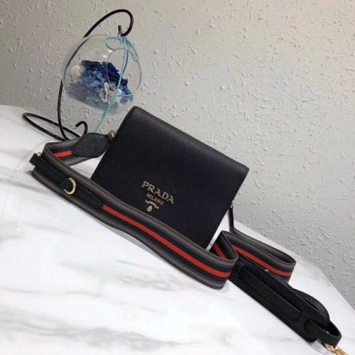 Prada Schultertasche aus Kalbsleder 1BD102 schwarz