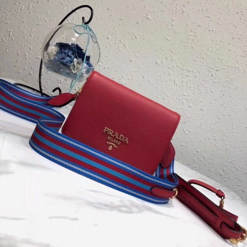 Prada Schultertasche aus Kalbsleder 1BD102 rot