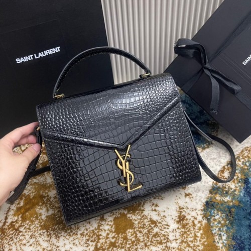 SAINT LAURENT CASSANDRA MITTLERE GRIFFTASCHE AUS GLÄNZENDEM LEDER MIT KROKODILPRÄGUNG B623931 SCHWARZ