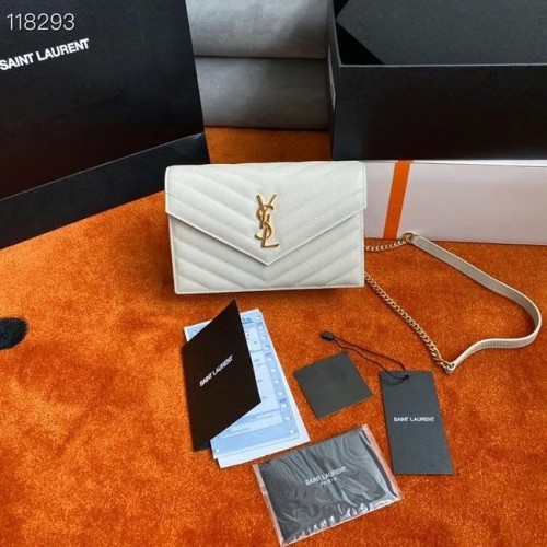 SAINT LAURENT UMSCHLAGKETTENBRIEFTASCHE AUS LEDER MIT GRAIN DE POUDRE GEPRÄGUNG 393953 weiß