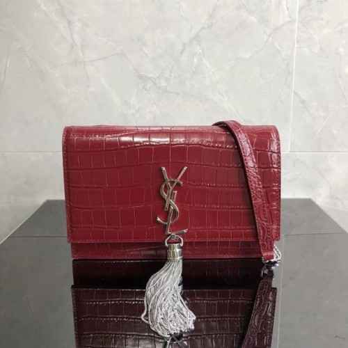 SAINT LAURENT Kate Umhängetasche aus Leder mit Krokoprägung 452159 Jujube Red