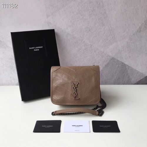 SAINT LAURENT Niki Mini Umhängetasche aus Leder 03743 Kastanie