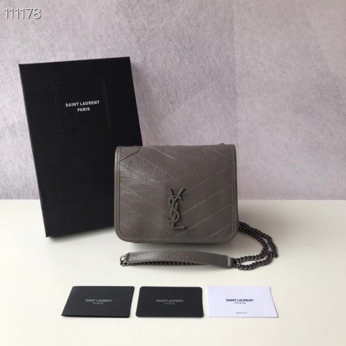 SAINT LAURENT Niki Mini Umhängetasche aus Leder 03743 grau