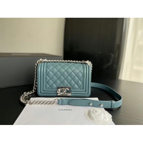 CHANEL-HANDTASCHE KLEINER JUNGE Kalbsleder Silberfarbenes Metall A67085 Hellblau