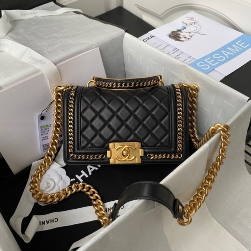 HANDTASCHE KLEINER JUNGE CHANEL Goldfarbenes Metall A67085 SCHWARZ