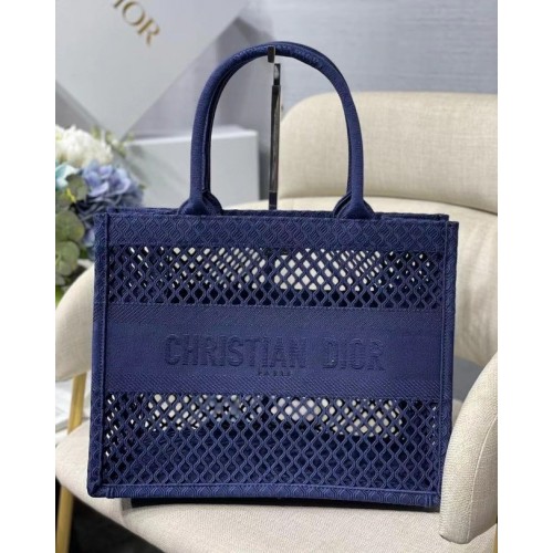 KLEINE DIOR BOOK TOTE Blaue Netzstickerei M1296Z