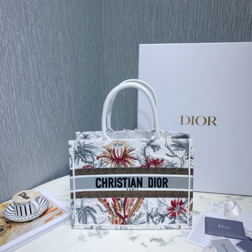 KLEINE DIOR BOOK TOTE Bestickt M1296-7