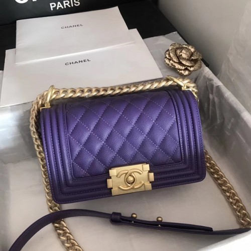 Chanel-Handtasche A67085 für kleine Jungen lila