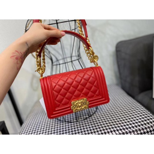 Chanel-Handtasche klein AS67085 rot