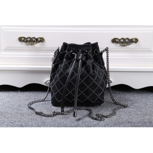 Stella McCartney Falabella Gesteppte Beuteltasche mit Nieten SMC013 Schwarz