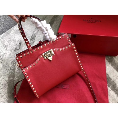 VALENTINO Candy Rockstud Schultertasche aus gestepptem Leder 0650 rot