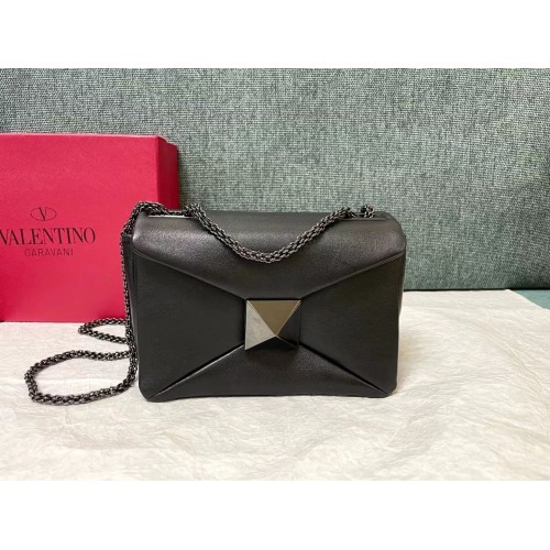 VALENTINO GARAVANI Schultertasche aus Lammfell mit Nieten YW0B0K21 schwarz