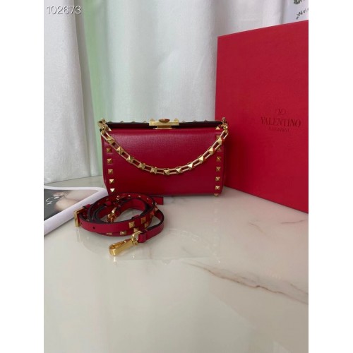 VALENTINO GARAVANI Schultertasche Rockstud Alcove Grain Kalb V0189 rot