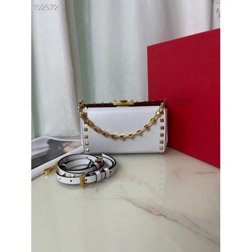 VALENTINO GARAVANI Schultertasche Rockstud Alcove Grain Kalb V0189 weiß