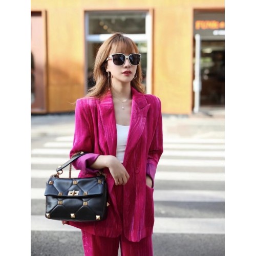 VALENTINO GARAVANI Roman Stud Large Nappa-Schaffellleder A1189L schwarz