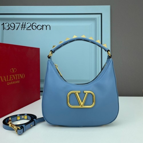 VALENTINO GARAVANI STUD SIGN Hobo bag aus Kalbsleder 1W2B0K69 himmelblau