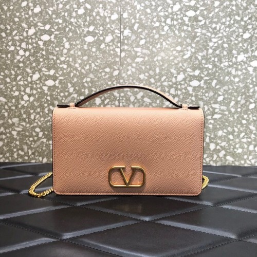 VALENTINO GARAVANI Stud Sign Schultertasche aus genarbtem Kalbsleder 0680 rosa