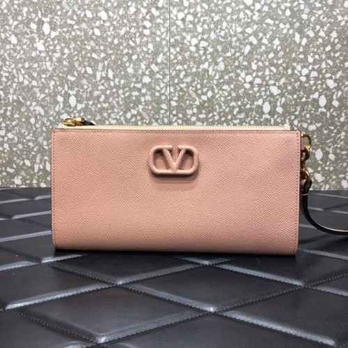 VALENTINO GARAVANI Clutch aus genarbtem Kalbsleder mit Nieten 0600 rosa