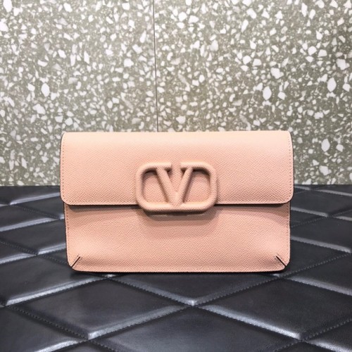 VALENTINO GARAVANI Clutch aus genarbtem Kalbsleder mit Nieten 0650 rosa