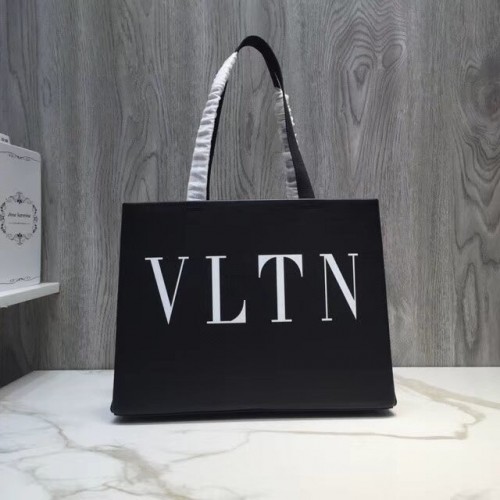VALENTINO Shopper Rockstud aus genarbtem Leder V2052 schwarz