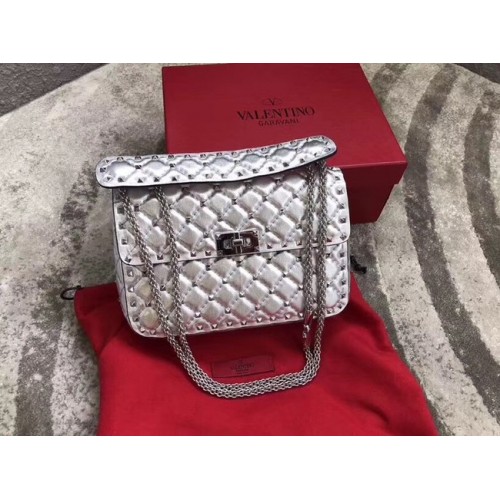 VALENTINO Schultertasche Rockstud Medium aus Leder 0123 Silber
