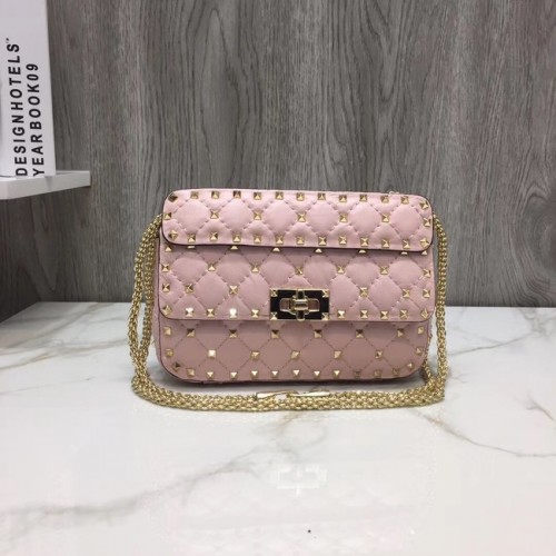 VALENTINO Rockstud kleine Schultertasche aus gestepptem Leder 77562 Rosa